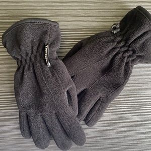 Girls black thinsulate gloves size L